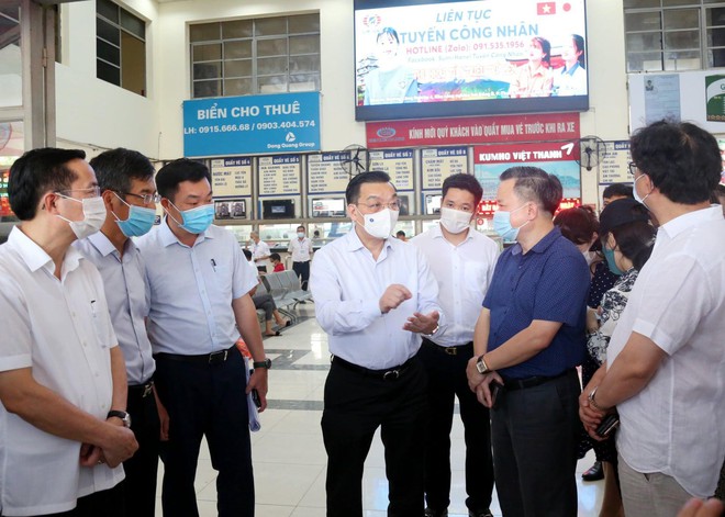  Chủ tịch Hà Nội: Siết chặt quy trình nhập cảnh, rà soát kỹ người về lại thành phố  - Ảnh 2.