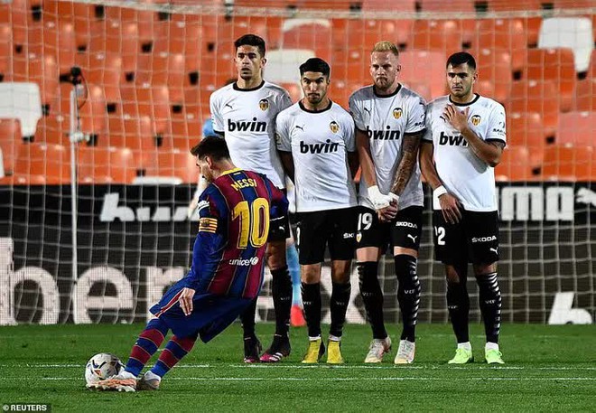 Ngược dòng hạ Valencia, Barcelona quyết không buông cuộc đua vô địch La Liga - Ảnh 8.