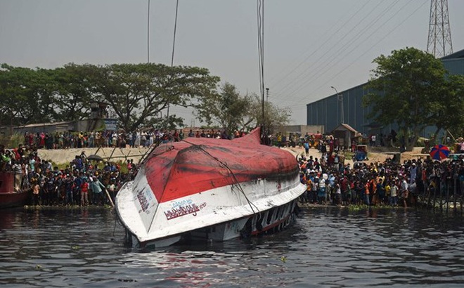 Tai nạn tàu thuỷ thường xuyên xảy ra tại Bangladesh. Ảnh: Getty.