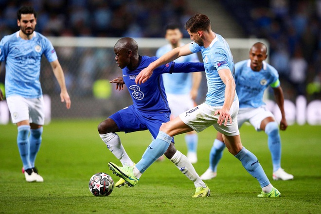 Xuân Trường, Quế Ngọc Hải ra nhà hàng xem chung kết Champions League ở UAE - Ảnh 1.