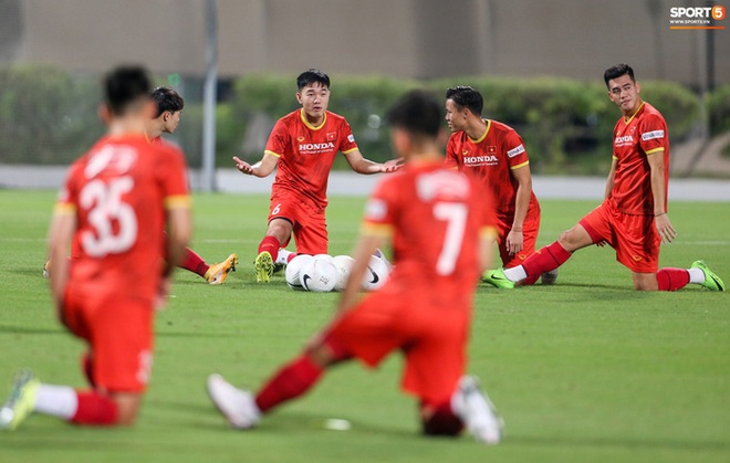 Xuân Trường, Quế Ngọc Hải ra nhà hàng xem chung kết Champions League ở UAE - Ảnh 9.