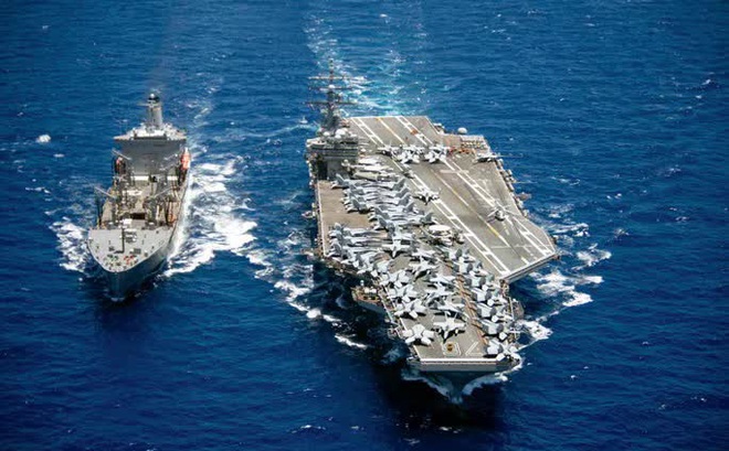Tàu sân bay USS Ronald Reagan đi qua vùng biển ngoài khơi Philippines trong khuôn khổ các hoạt động đảm bảo một khu vực Ấn Độ Dương-Thái Bình Dương tự do và mở hôm 27-5 Ảnh: Hải quân Mỹ