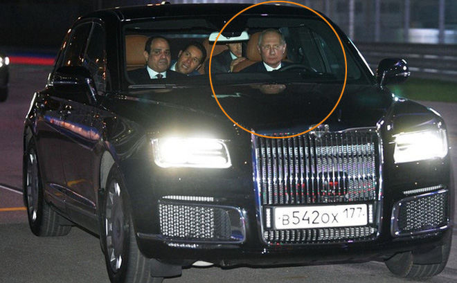 Tổng thống Putin cầm lái chiếc Aurus Senat do Nga sản xuất.