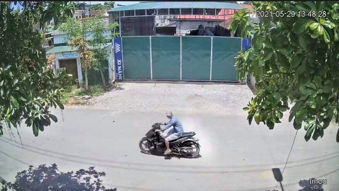 Điều tra đối tượng xưng công an, dẫn giải 2 người ra bãi tha ma rồi cướp điện thoại và tiền - Ảnh 1.