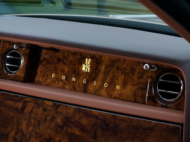 Chiếc Rolls Royce Phantom Lửa Thiêng của Chủ tịch FLC Trịnh Văn Quyết Lộ  tài liệu ghi giá 495 tỷ có vách ngăn riêng như limousine