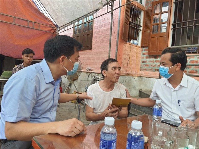 Vụ nam sinh tử vong vì cứu 3 người đuối nước: Chúng em gọi người ra cứu nhưng anh Nhã đã bị sóng cuốn chìm rồi... - Ảnh 1.