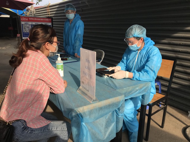 PGS.TS Lương Ngọc Khu&ecirc;: Phải coi tất cả người đến kh&aacute;m l&agrave; F0 để s&agrave;ng lọc kỹ, bảo vệ bệnh viện an to&agrave;n - Ảnh 1.