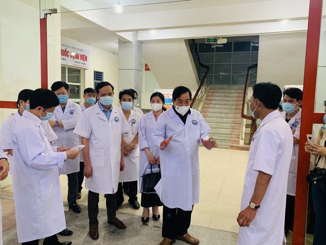 PGS.TS Lương Ngọc Khu&ecirc;: Phải coi tất cả người đến kh&aacute;m l&agrave; F0 để s&agrave;ng lọc kỹ, bảo vệ bệnh viện an to&agrave;n - Ảnh 6.