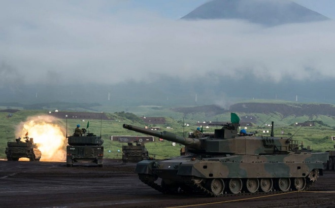 Xe tăng của Nhật Bản tham gia một cuộc tập trận ở núi Phú Sỹ. Ảnh: Getty.