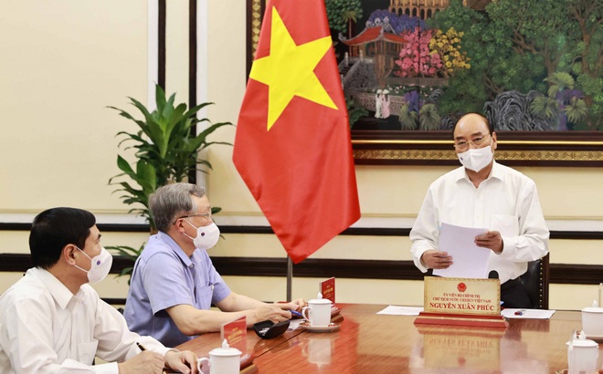 Chủ tịch nước Nguyễn Xuân Phúc chủ trì buổi làm việc.