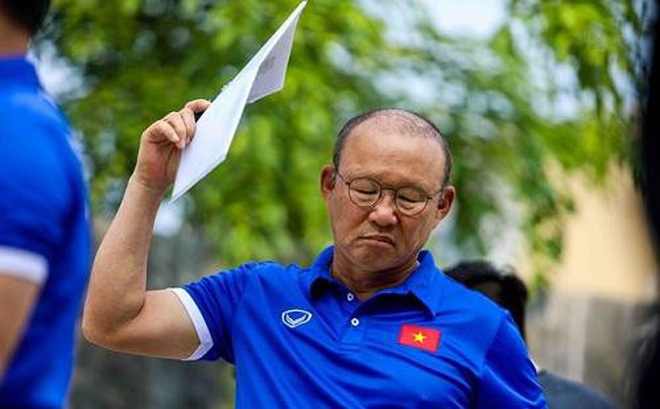HLV Park Hang Seo không vui vì danh sách đội tuyển Việt Nam có lúc bị tiết lộ.