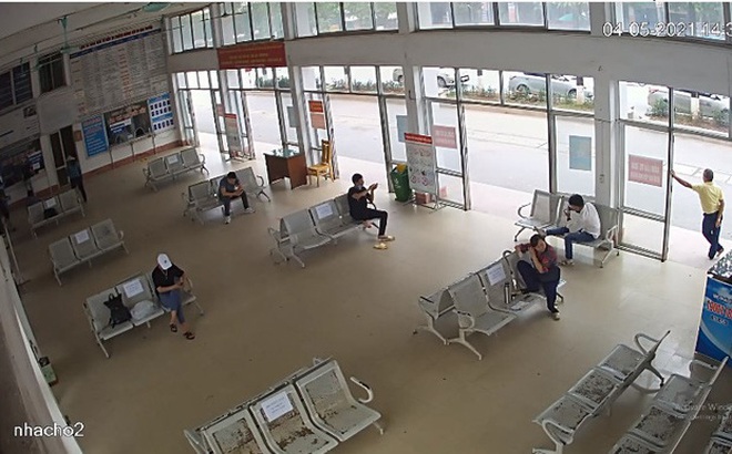 Camera tại nhà chờ bến xe khách Móng Cái ghi hình các trường hợp không đeo khẩu trang