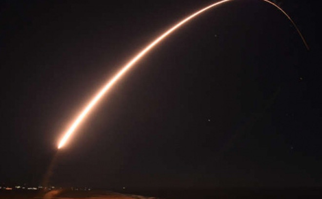 Thử nghiệm phóng tên lửa đạn đạo liên lục địa (ICBM) Minuteman III ngày 23/2 ở Căn cứ Không quân Vandenberg tại California, Mỹ. Ảnh: Lực lượng Không gian Mỹ