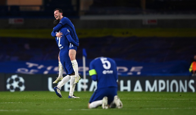 Chùm ảnh: Cầu thủ Chelsea sung sướng tột độ với tấm vé chơi chung kết Champions League - Ảnh 6.