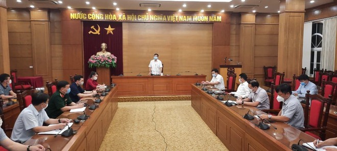 NÓNG: Vĩnh Phúc họp xuyên đêm, quyết định cách ly xã hội toàn TP Vĩnh Yên từ 0h ngày 7/5 - Ảnh 1.