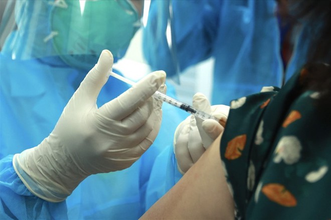 Trưởng văn phòng Tiêm chủng mở rộng: Trong khi nhiều nước tiêm dạo, quy trình tiêm vắc xin Covid-19 của Việt Nam rất an toàn - Ảnh 1. Trưởng văn phòng Tiêm chủng mở rộng: Trong khi nhiều nước tiêm dạo, quy trình tiêm vắc xin Covid-19 của Việt Nam rất an toàn - Ảnh 1.