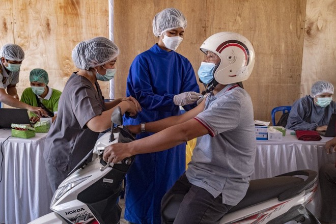 Hai quốc gia Đông Nam Á đối mặt nguy cơ ɓị COVID-19 ‘vùi dập’ giống Ấn Độ - Ảnh 4. Hai quốc gia Đông Nam Á đối mặt nguy cơ ɓị COVID-19 ‘vùi dập’ giống Ấn Độ - Ảnh 4.