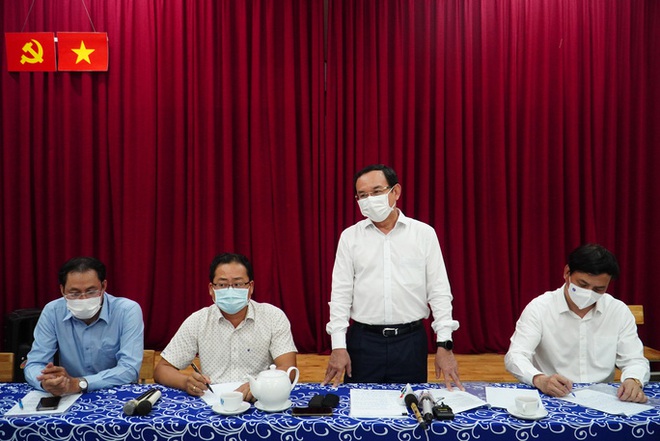  Bí thư Thành ủy TP HCM Nguyễn Văn Nên thăm hỏi gia đình 8 nạn nhân vụ cháy  - Ảnh 1.
