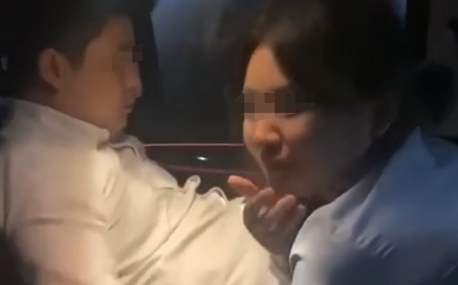 Bắt tại trận cảnh bạn trai đang "quan hệ" với cấp dưới trong xe ô tô,