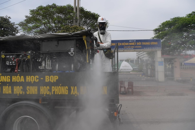 PGS.TS Nguyễn Huy Nga: Bài học từ nước Mỹ giãn cách xã hội mang lại lợi ích 5.300 tỷ đô la so với không giãn cách - Ảnh 1. PGS.TS Nguyễn Huy Nga: Bài học từ nước Mỹ giãn cách xã hội mang lại lợi ích 5.300 tỷ đô la so với không giãn cách - Ảnh 1.