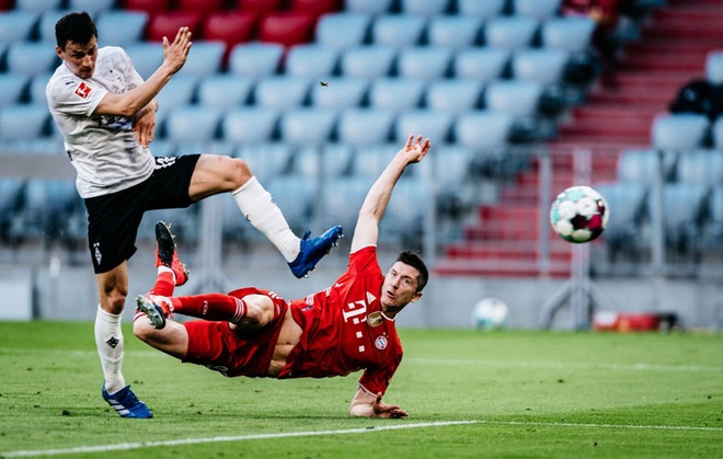 Bayern hủy diệt đối thủ khó chơi 6-0 mừng chức vô địch Bundesliga - Ảnh 3.