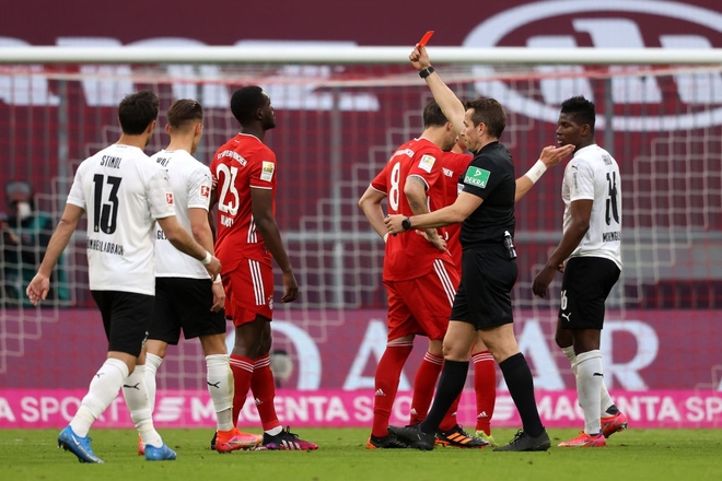 Bayern hủy diệt đối thủ khó chơi 6-0 mừng chức vô địch Bundesliga - Ảnh 5.