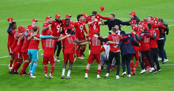Bayern hủy diệt đối thủ khó chơi 6-0 mừng chức vô địch Bundesliga - Ảnh 7.