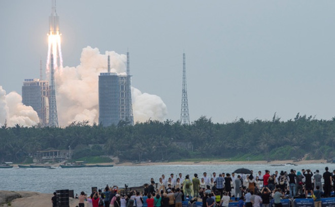 Tên lửa Trường Chinh 5B được phóng từ Hải Nam - Trung Quốc hôm 29-4. Ảnh: Reuters