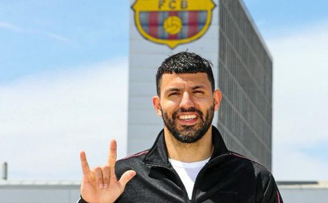 Sergio Aguero chính thức gia nhập Barcelona