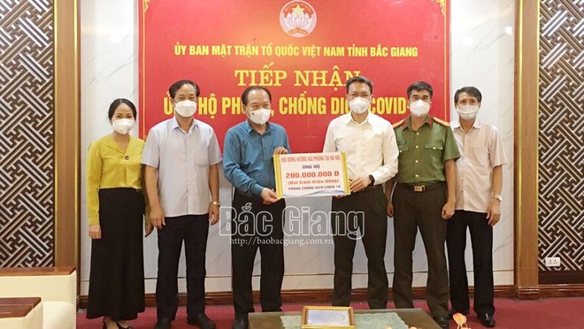 Bắc Giang: Nhiều tổ chức, DN trong cả nước ủng hộ kinh phí, vật tư chống dịch - Ảnh 1.