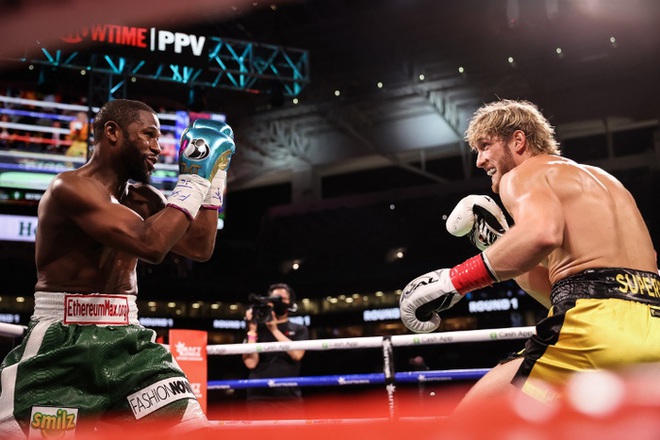 Trận Floyd Mayweather vs Logan Paul bán được ít nhất 1 triệu PPV, phá kỷ lục về lượng người đăng ký tại Showtime - Ảnh 1.