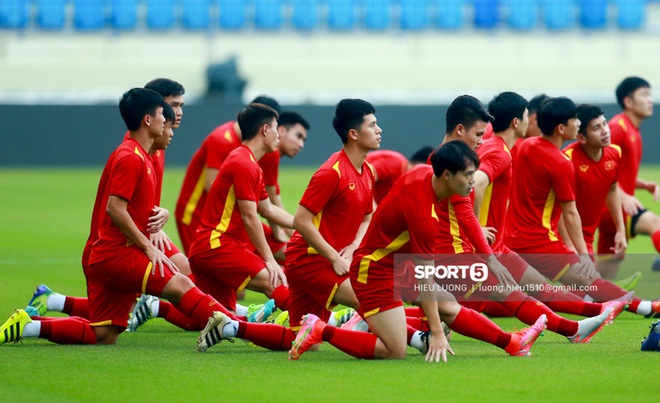 Tuấn Anh không ra sân tập trước trận Việt Nam - Malaysia - Ảnh 3.