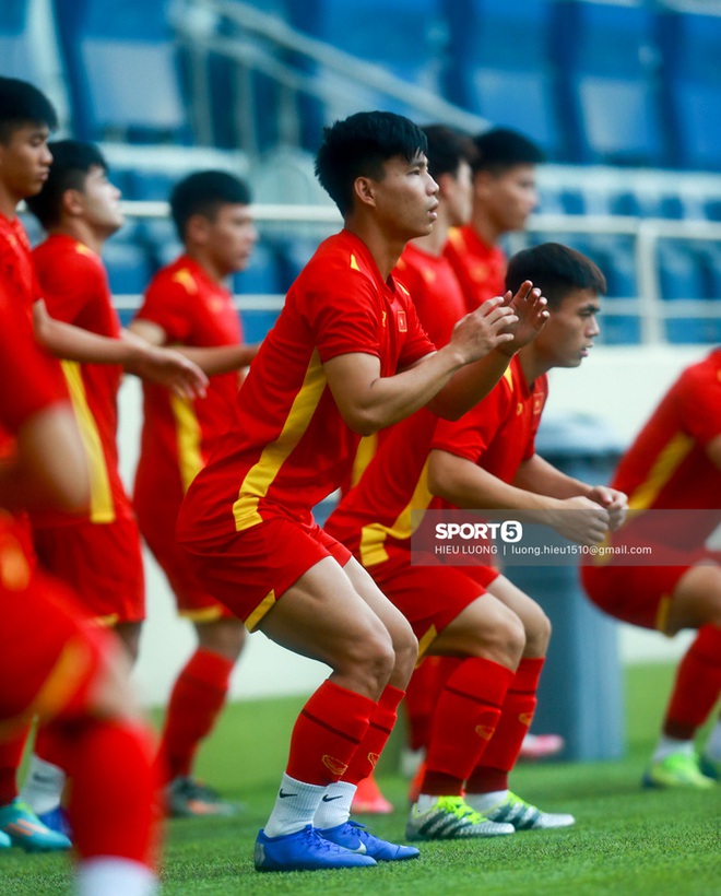 Tuấn Anh không ra sân tập trước trận Việt Nam - Malaysia - Ảnh 5.