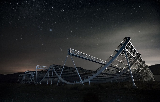 Đài thiên văn Canada nhận hàng trăm tín hiệu vô tuyến lạ từ vũ trụ - Ảnh 1.