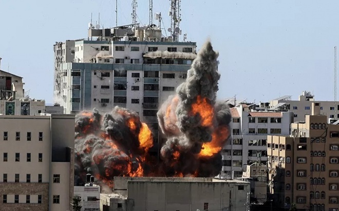 Thành phố Gaza bị Israel không kích. Ảnh: AP.