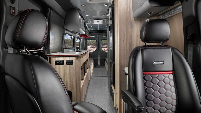 Mercedes-Benz Sprinter 3500 hóa thành nhà di động sang trọng cho giới thượng lưu mê phượt - Ảnh 8. Mercedes-Benz Sprinter 3500 hóa thành nhà di động sang trọng cho giới thượng lưu mê phượt - Ảnh 8.