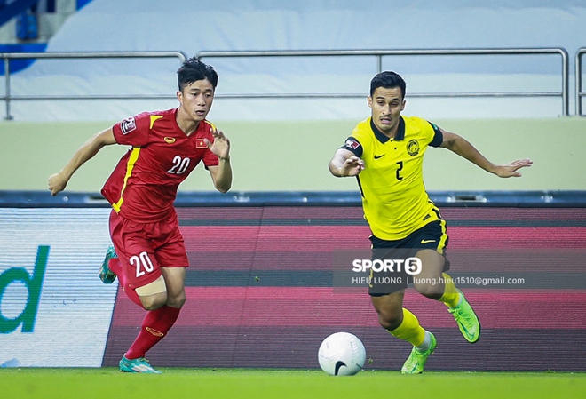 Chùm ảnh tuyển Việt Nam hân hoan với niềm vui chiến thắng Malaysia - Ảnh 13.