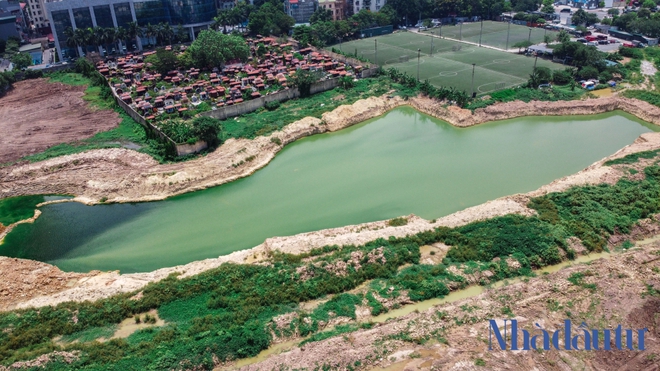 Hà Nội: Đất dự án công viên hồ điều hoà 1.600 tỷ đồng hóa sân bóng, bãi đỗ xe - Ảnh 3.