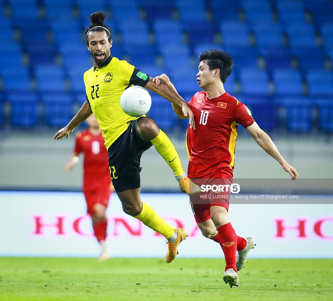 Chùm ảnh tuyển Việt Nam hân hoan với niềm vui chiến thắng Malaysia - Ảnh 6.