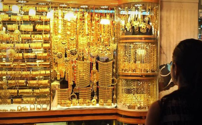 Vàng được bày bán rộng rãi ở Dubai và khách du lịch có thể trả giá.