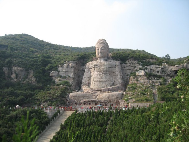 Bức tượng Phật lớn thứ 2 thế giới đột nhiên xuất hiện sau 700 năm, nguyên nhân biến mất vẫn chưa có lời đáp - Ảnh 1.