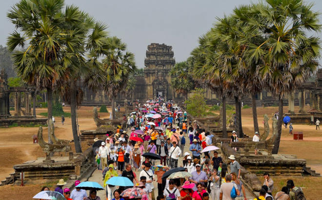 Khu đền Angkor Wat của Campuchia hồi còn nhộn nhịp du khách. (Ảnh: Asia Times)