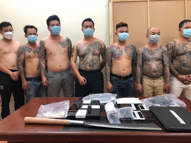 Bắt ông trùm giang hồ cầm đầu đường dây đánh bạc 1.500 tỷ đồng - Ảnh 2. Bắt ông trùm giang hồ cầm đầu đường dây đánh bạc 1.500 tỷ đồng - Ảnh 2.