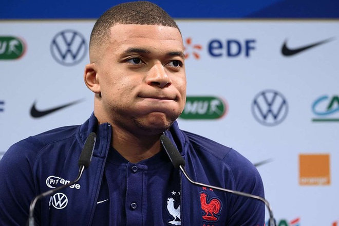 Drama tuyển Pháp tiếp diễn: Mbappe ám chỉ Giroud bép xép - Ảnh 1.