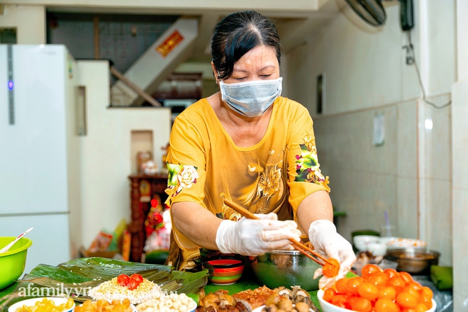 Tết Đoan Ngọ tại lò bánh Bá trạng của người Hoa lâu đời nhất Sài Gòn, một cặp bánh có giá lên tới 1 triệu đồng mà cả năm chỉ được ăn duy nhất 1 lần! - Ảnh 6.