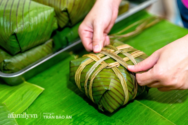 Tết Đoan Ngọ tại lò bánh Bá trạng của người Hoa lâu đời nhất Sài Gòn, một cặp bánh có giá lên tới 1 triệu đồng mà cả năm chỉ được ăn duy nhất 1 lần! - Ảnh 10.