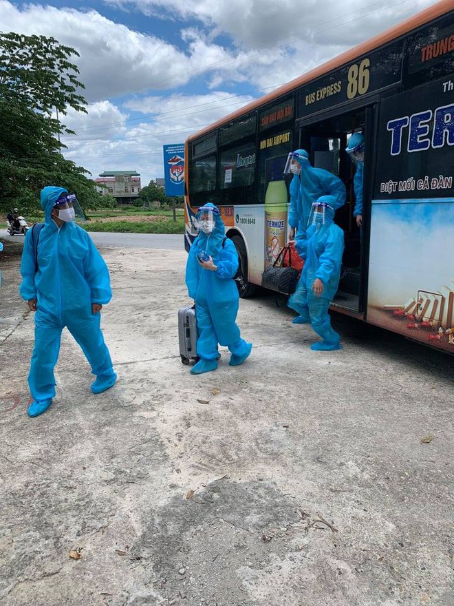 20 xe buýt đến tâm dịch Bắc Giang đón gần 290 người về Hà Nội - Ảnh 6.