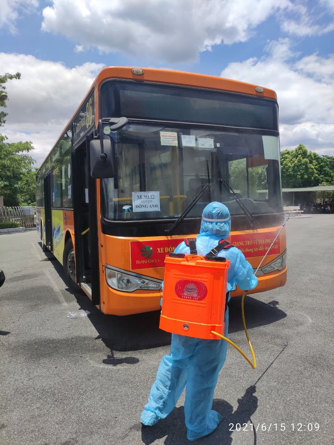 20 xe buýt đến tâm dịch Bắc Giang đón gần 290 người về Hà Nội - Ảnh 8.