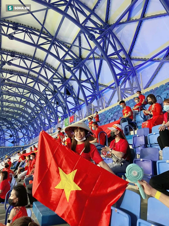 Cô gái tiết lộ chuyện mua vé thần tốc để vào sân xem Việt Nam - UAE: Giá vé khiến nhiều người bất ngờ - Ảnh 1.