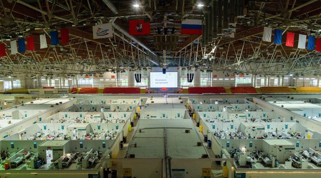 COVID-19 gia tăng mạnh ở Nga: Số ca mắc mới tăng kỷ lục, dân Moscow được yêu cầu nghỉ làm - Ảnh 2.